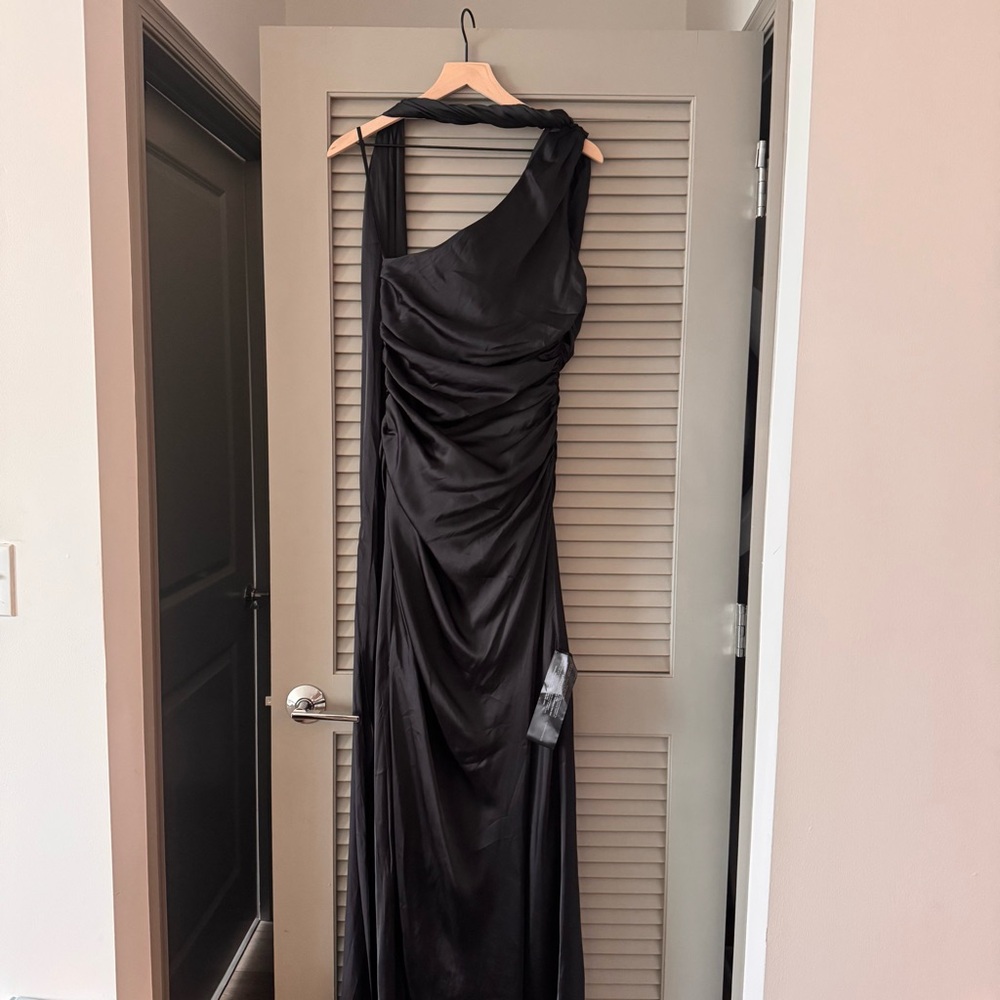 BCBGMaxAzria | Black One-Shoulder Briar Satin Maxi Gown w/ Side Slit ~ NWT US 4 - Picture 5 of 11